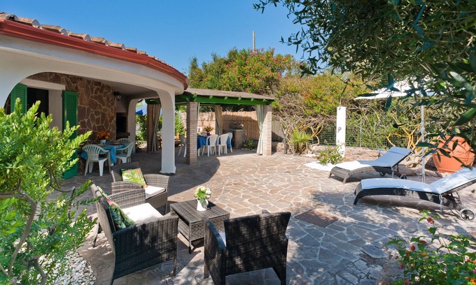Calasetta Villa | Villa Beach 'Le Saline' 9 people