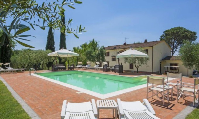 Lamporecchio House | Villa Beboli per 18 pax by Interhome