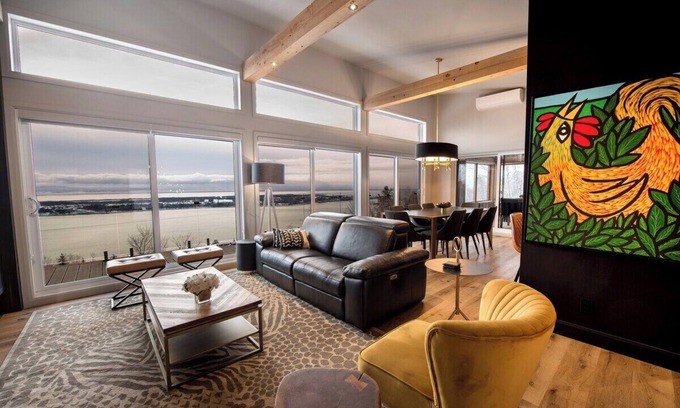 Les Eboulements Ski Chalet | Villa Bella 209 – River Views, Luxe Retreat, Spa