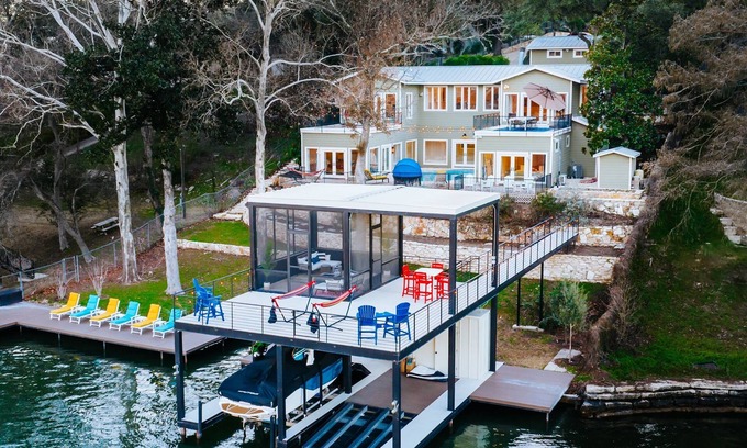 Lakeshore Addition House | ~Villa Bella Vista~ Luxury on Lake Austin