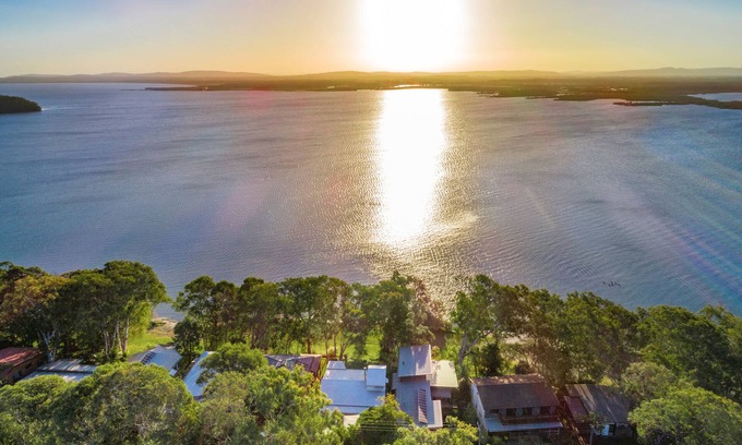 Wooloweyah House | Villa Belza - Lakeside cottage near Angourie beaches