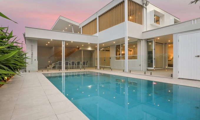 Caves Beach House | Villa Bianco- Luxurious six bedroom coastal escape with pool.