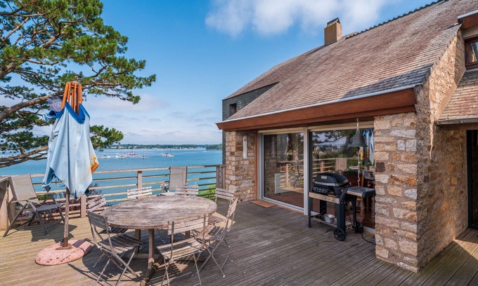 Ile-aux-Moines Villa | Villa 'Bienvenue Au Paradis' with Sea View, Private Terrace and Private Garden