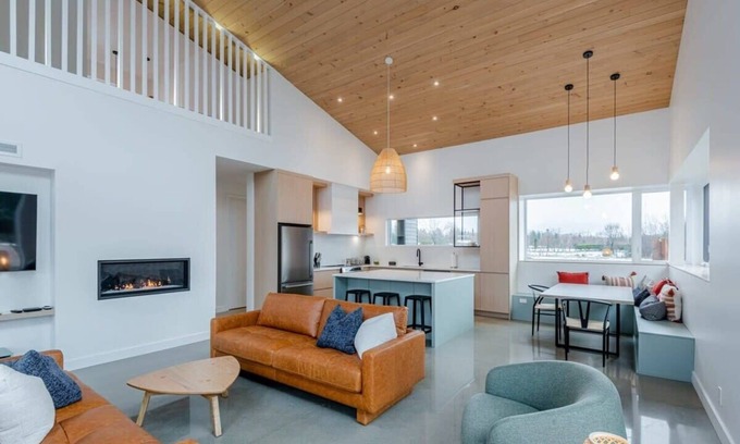 Saint-Basile Ski Chalet | Villa Birdie spa facing the Pont-Rouge golf course!