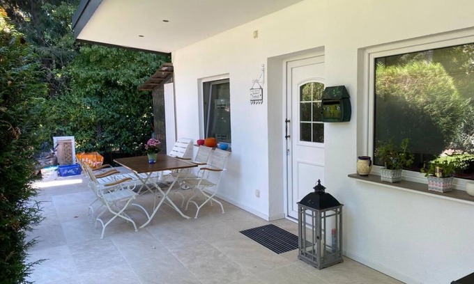 Buderich House | Villa Boardinghouse Meerbusch-Bungalow with large terrace near Düsseldorf/Messe