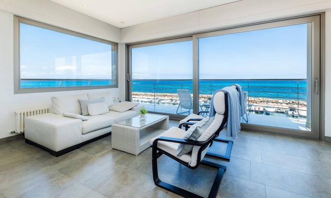Son Serra de Marina Villa | Villa 'Bohemi' Seafront, Wi-Fi and A/C in Bedrooms