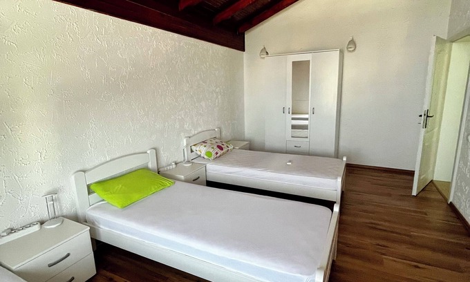 Utjeha Hladna Uvala Apartment | Villa Bojana - apartment no 4. 150m from beach. Pool for our guests.n
