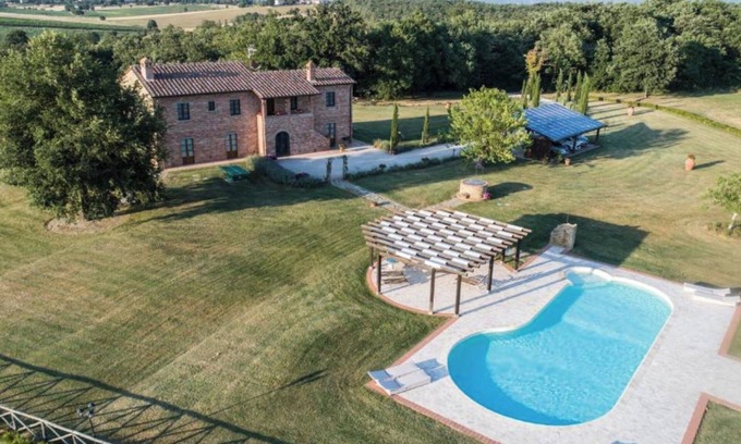 Marciano della Chiana Villa | Villa 'Boschi Salviati' with Private Pool, Whirpool, Wi-Fi and Air Conditioning