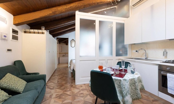 Saragozza-Porto Apartment | Villa Bottrigari BolognaRooms Attic with Terrace