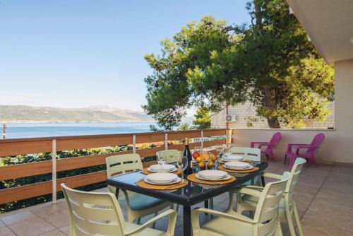 Arbanija Apartment | Villa Bua - Beautiful Seafront Apartments