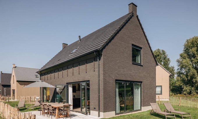 Wolphaartsdijk Villa | Villa by Lake Veere with Sauna and Terrace