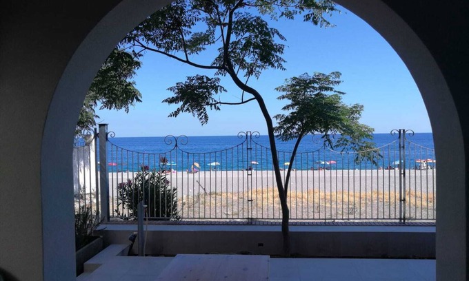 Fondachello Villa | Villa by the sea, perfect for families