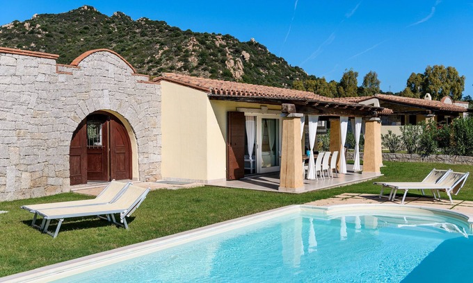 Sant'Elmo Villa | Villa 'Campidano' with Private Pool, Wi-Fi and Air Conditioning