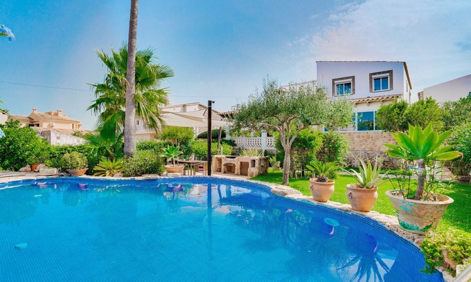 es Bacares Villa | Villa Can Franck for 6 people in Alcudia. AC and free WiFi