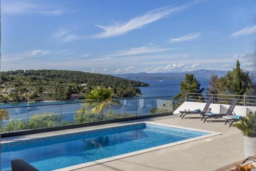Necujam Villa | Villa CAPTAINS house on Šolta island with private pool, 3 bedrooms, 4 bathrooms, amazing sea views