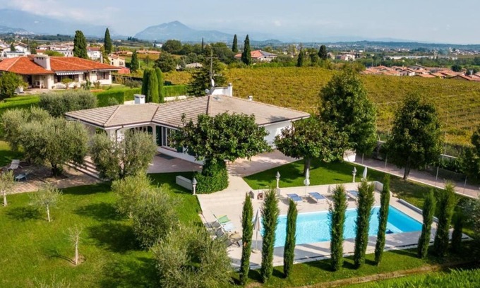 Cavalcaselle House | Villa Carini with 3000 sqm garden & heated pool