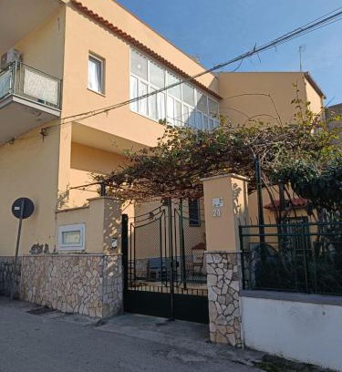 Mondragone House | Villa Carmela Capotosto