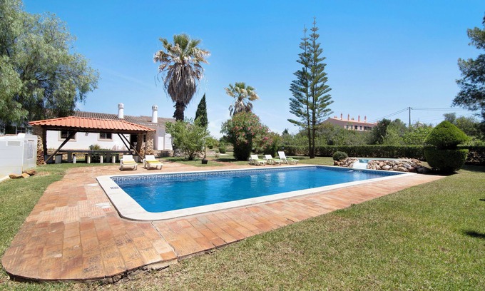 Monte Raposo Villa | Villa 'Casa Alcantarilha' with Pool & Wi-Fi