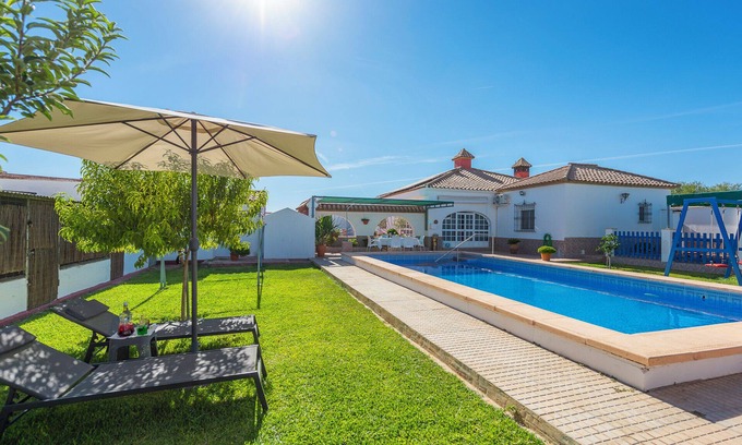 Marchena House | Villa "Casa Rural Entre Olivos" with Pool & Wi-Fi