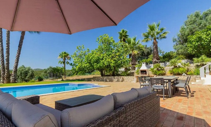 Apra Villa | Villa 'Casa Jonquilles' with Mountain View, Wi-Fi and Air Conditioning
