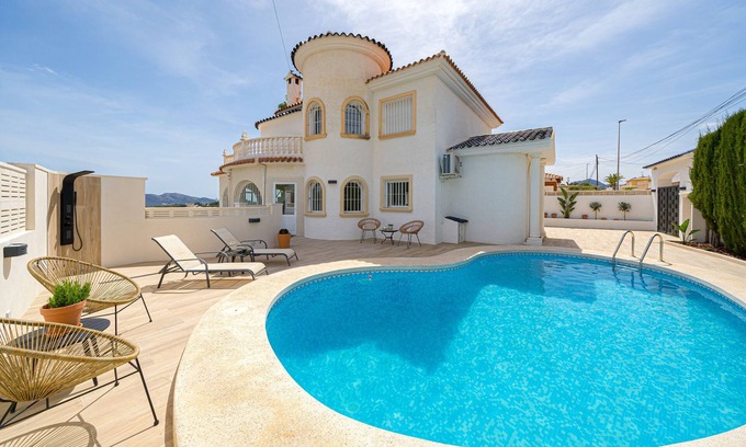 L'Alfas del Pi Villa | Villa "Casa Metro" with Pool, Garden, Balcony, A/C & Wi-Fi