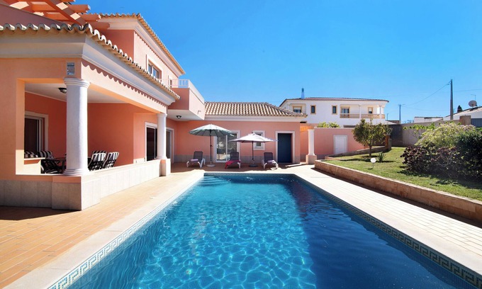 Vilamoura Villa | Villa Casa Tulipas with Mountain View, Pool, Wi-Fi, A/C & Garden