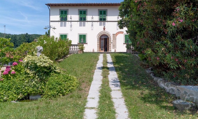 Pescia Villa | VILLA Castel del Monte PINOCCHIO story by COLLODI
