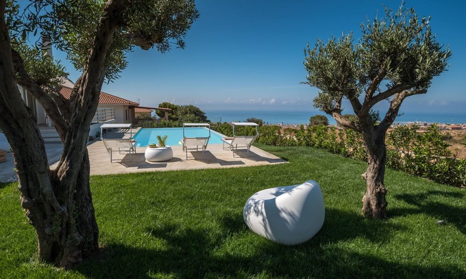 Marina di Ragusa Villa | Villa Castellana, Elegant modern villa with private infinity pool sea view