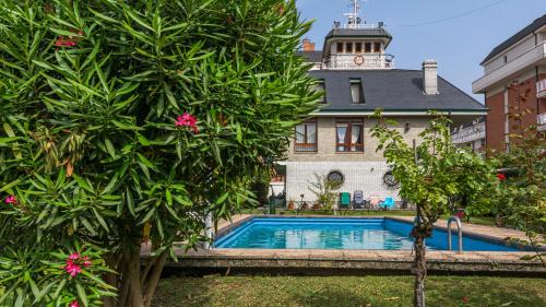 Colindres Villa | Villa Cecilia - Casa marinera con piscina y jardín