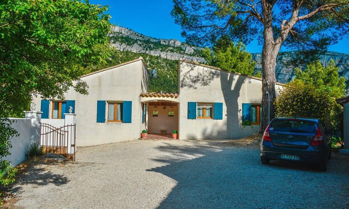 Fontaine-de-Vaucluse Bed & Breakfast | Villa Chante Coucou "Gite Bleu"