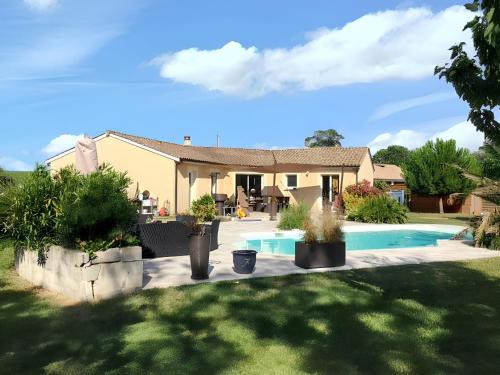 Saint-Martin-Lacaussade Villa | Villa charmante avec piscine privée à Saint-Martin-Lacaussade