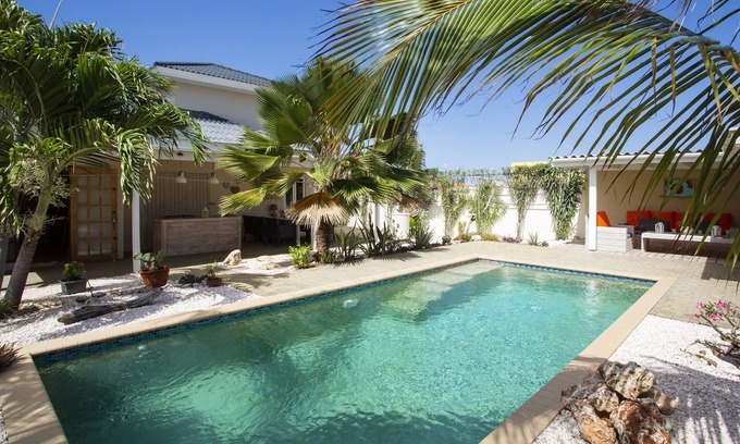 Grote Berg Villa | Villa Cle - Curaçao with beautiful tropical garden and private pool