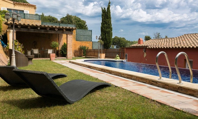 Begur Ski Chalet | Villa close to the center w/pool & garden (H30)