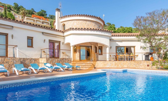 El Mas Isaac Villa | Villa Colina - Swimming Pool and BBQ