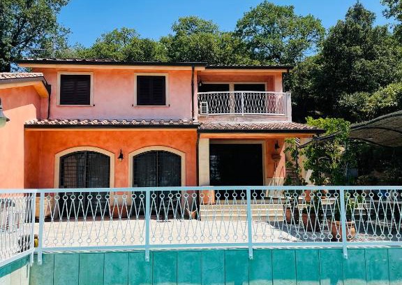 San Feliciano Villa | Villa con piscina sul lago