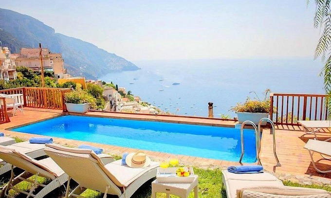 Chiesa Nuova Villa | Villa Concordia: A splendid three-story villa which faces the sun and the sea, with Free WI-FI.
