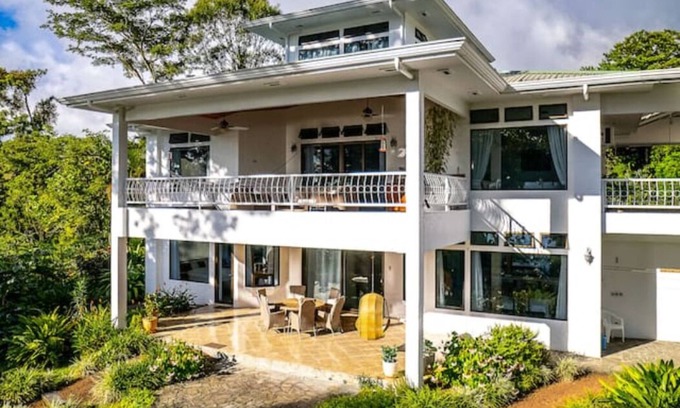 Nuevo Arenal Villa | Villa Corazón Occidente - Lake Front private beach Lake Arenal
