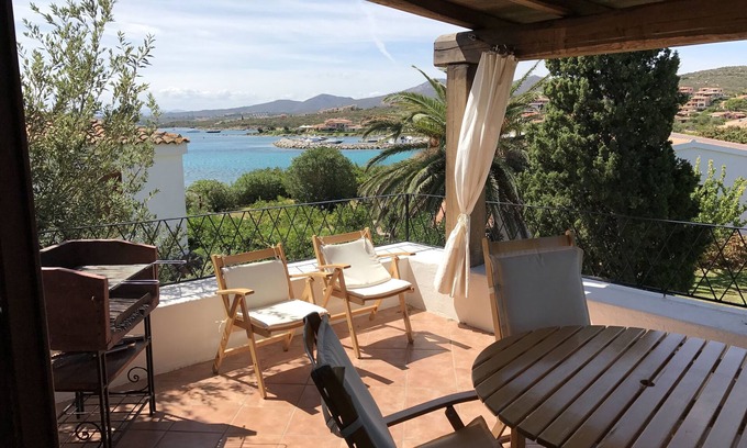 Baia Caddinas Apartment | "VILLA CORMORANO" SEA VIEW APARTMENT 'MIMOSE'