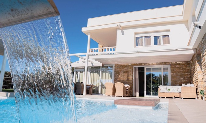 Costa Dorada Villa | Villa Cristina - Your refuge by the sea in Lámetlla de Mar