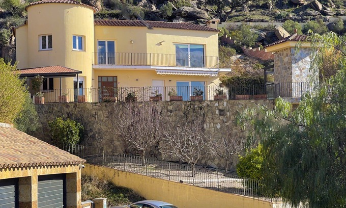 Palau-Saverdera Villa | Villa D'exception Avec vue Panoramique sur la Baie de Roses