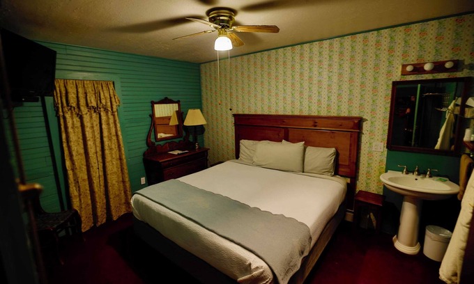Silverton Villa | Villa Dallavalle Room 6