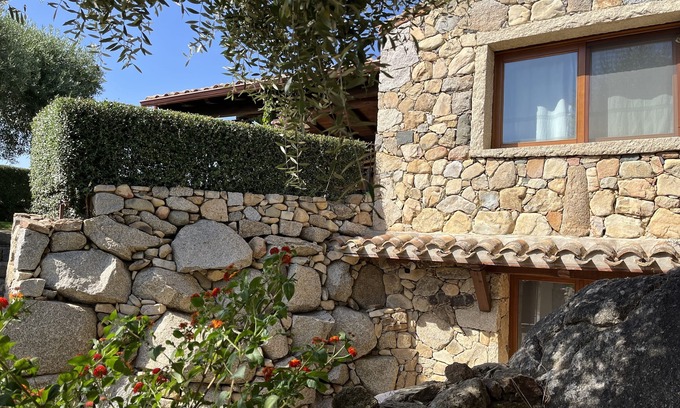 Castiadas Villa | VILLA DANTE Wi-Fi -9 SLEEPS -Spacious garden