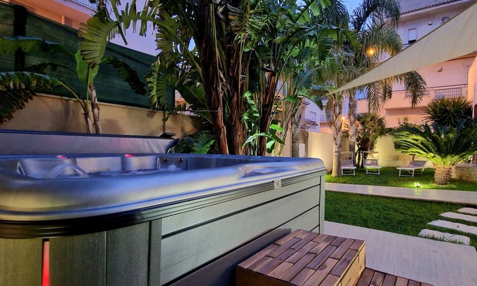 Alcamo Villa | Villa 'Davelia' with Shared Terrace, Wi-Fi and Air Conditioning