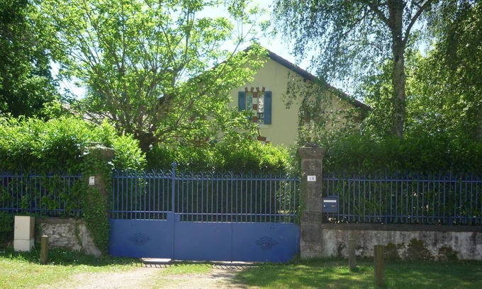 Laluque Bed & Breakfast | Villa de Charme "la Landaise", Coeur de Village, Jardin, Piscine, Océan : 25 min