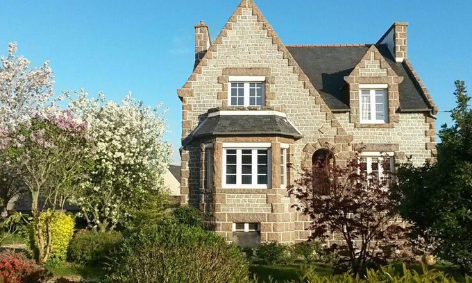 Landivisiau House | Villa de Granit Rose