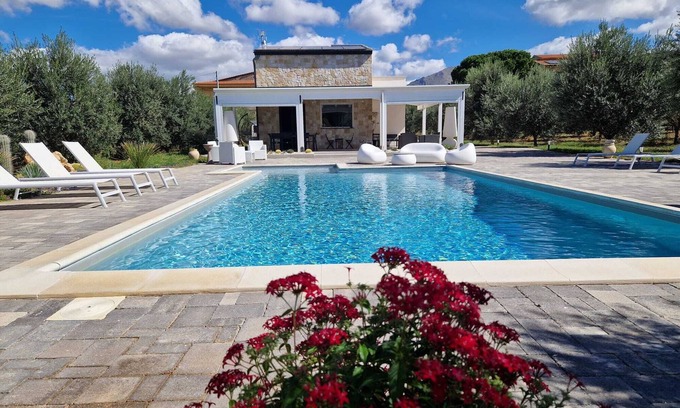 Partinico Villa | VILLA DEGLI ULIVI BEAUTIFUL VILLA SURROUNDED BY GREENERY PARTINICO, PA, SICILY