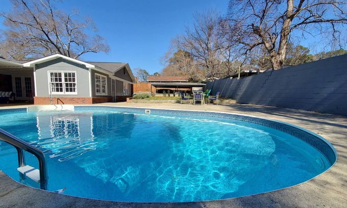 Columbus House | Villa del Aqua - Pool House - Residential Friendly Quiet Neighborhood