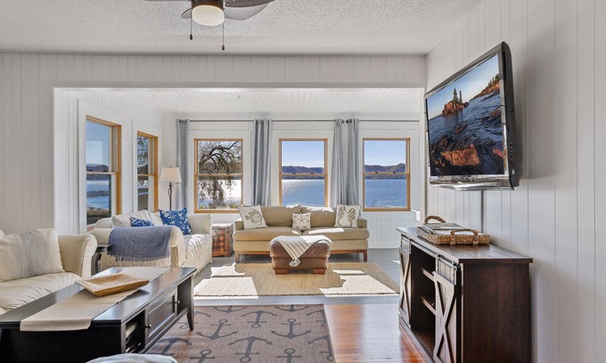 Pepin House | Villa Del Lago - Lakehouse on Lake Pepin