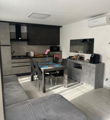 Zona XXX Castel Fusano Apartment | Villa Delfina
