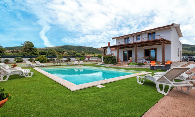 Sorso Villa | 'Villa Della Felicita' with Private Pool, Wi-Fi and Air Conditioning